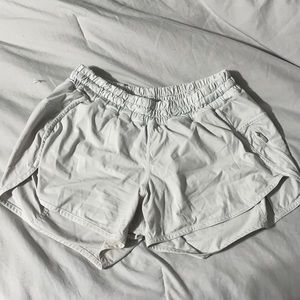 Lululemon Tracker Low Rise Lined Shorts 4” size 10